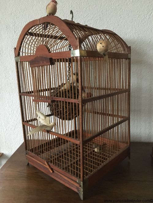 Verkocht Vogelkooi oud brocante - Bird cage rattan, old brocante : Verkocht de Vlinder, webshop in curiosa, brocante, emaille, Keukengerei, vintage en antiek, vrijdags is onze winkel geopend, koffie